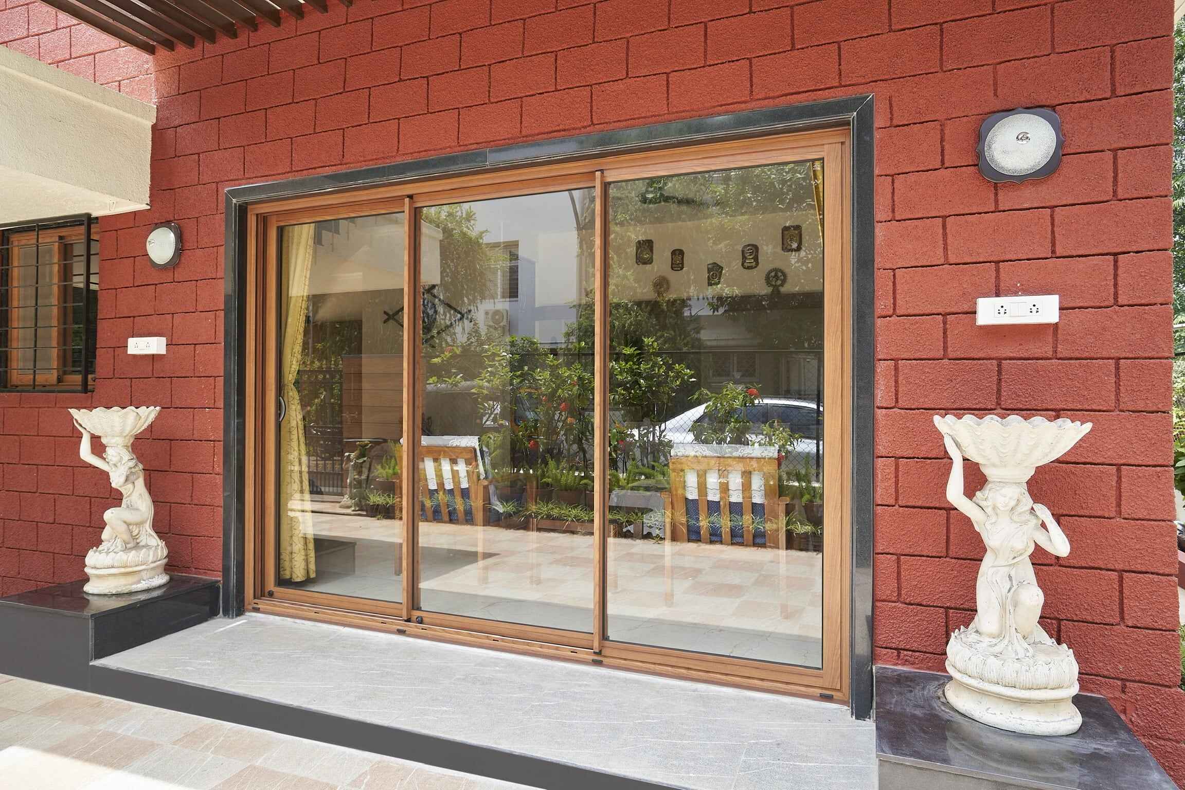 High quality wooden finish window