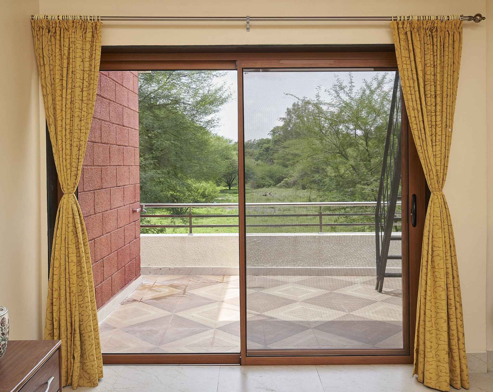 High quality wooden finish window